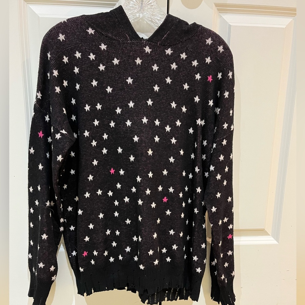 FATE black hooded sweater with stars